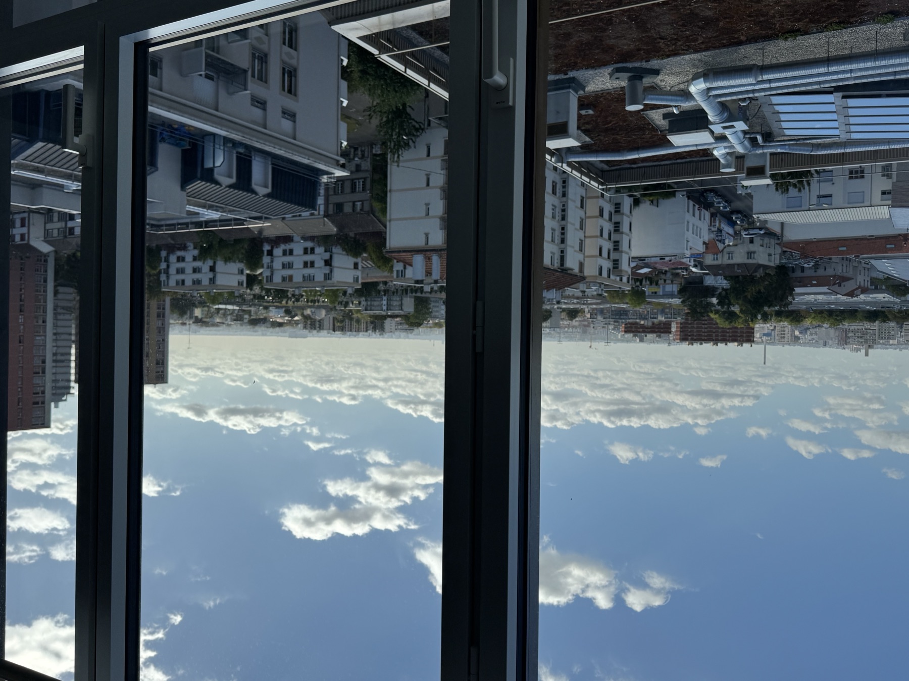 Vue dégagée sur la ville depuis le studio